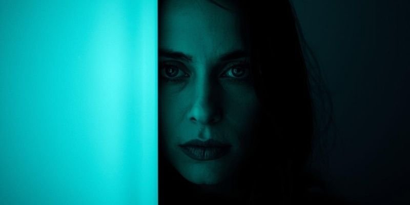 Dinâmica de um relacionamento com narcisista que leva à perda de si e à confusão emocional.